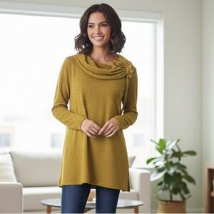 ALI MILES Greenish Gold Cowl Neck Tunic Top LIKE NEW